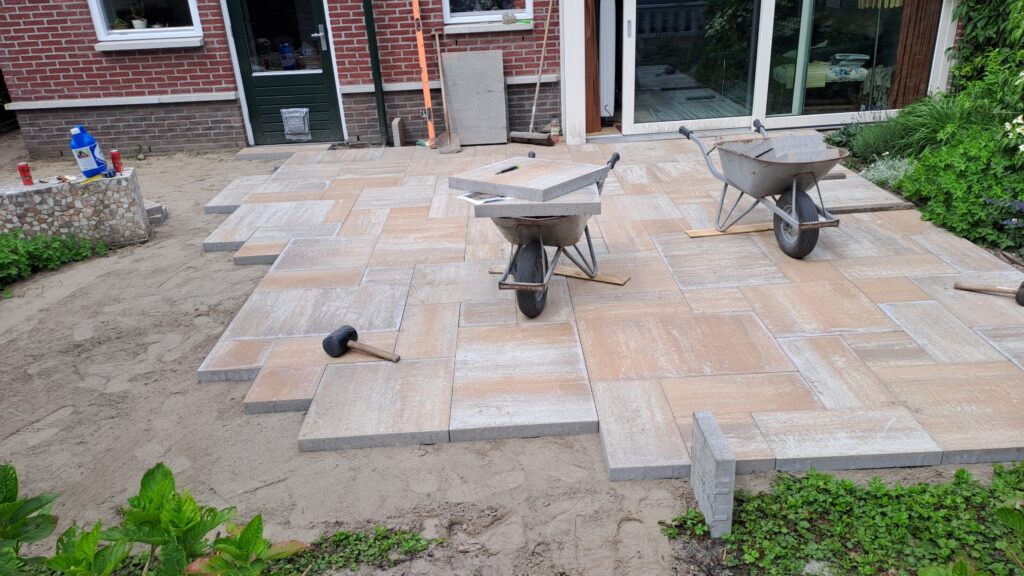 tuinbestrating en schutting plaatsen